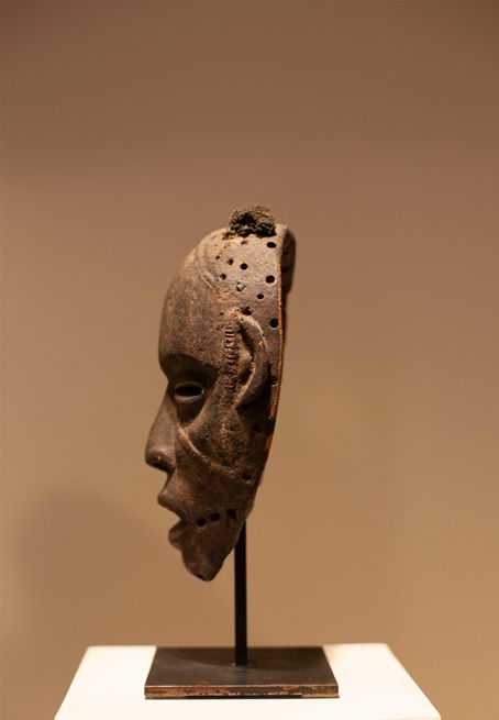 Antiquités africaines | Masque Idoma | Nigeria | Trois quart  