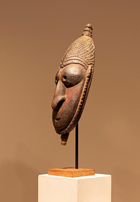 Antiquités Océaniennes | Masque Sepik - Papouasie-Nouvelle-Guinée | Trois quart gauche