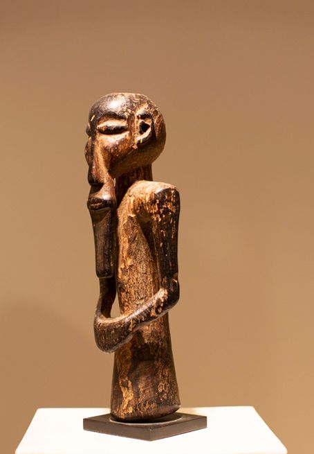 Antiquités africaines |  Statue Bazikasingo pre Bembe - République démocratique du Congo | Profil gauche  