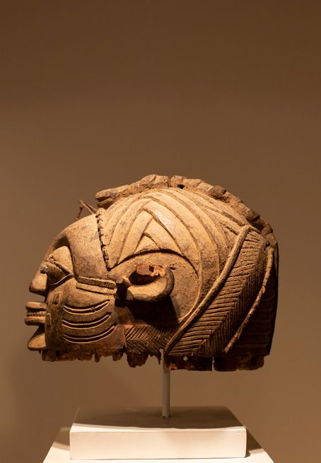 Antiquités africaines |  | Masque Yoruba | Nigeria | Benin | Togo | Profil droite  
