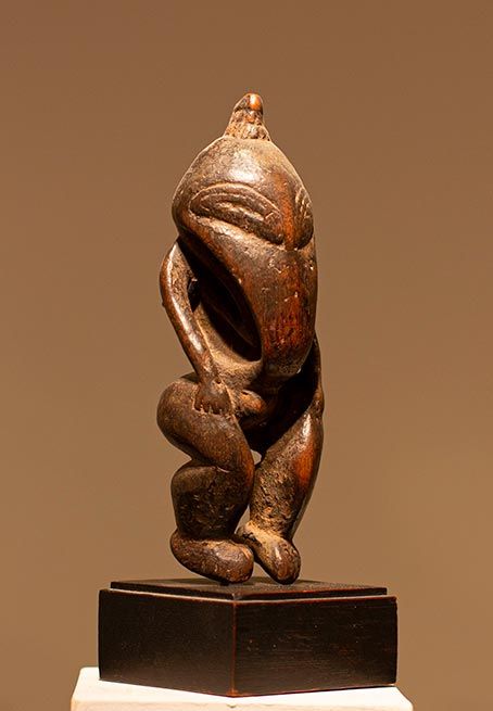 Antiquités Océaniennes | Statue Sepik - Papouasie-Nouvelle-Guinée | Trois quart gauche  
