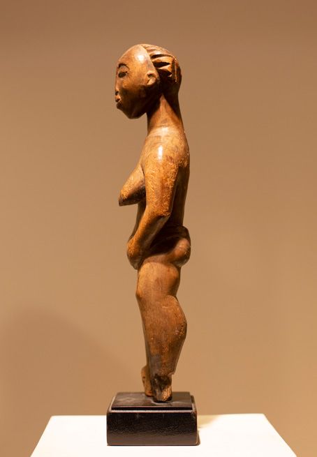 Antiquités africaines |  Statue Fante où Punu - Gabon  | Trois quart  