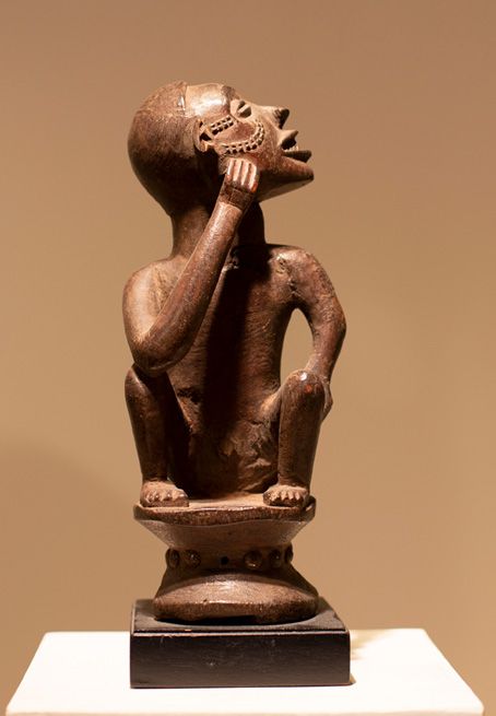 Antiquités africaines |  Statue Tshokwe - République démocratique du Congo | Profil gauche  