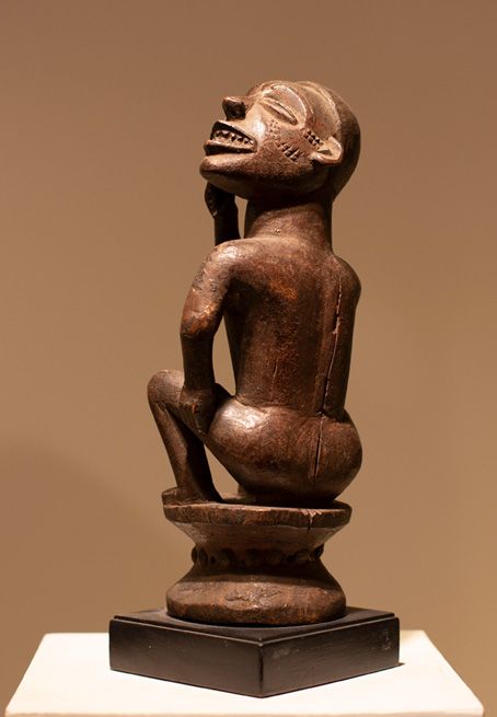 Antiquités africaines |  Statue Tshokwe - République démocratique du Congo | Profil droite  
