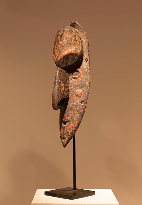 Antiquités Océaniennes | Masque Sepik - Papouasie-Nouvelle-Guinée | trois quart gauche