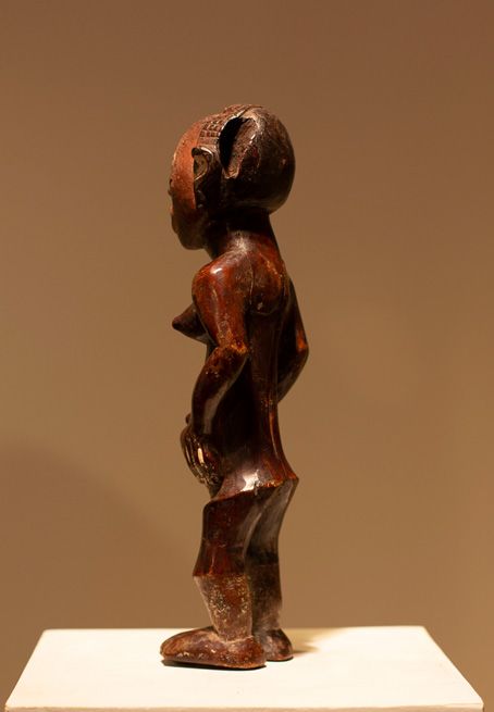 Antiquités africaines |  Statue Tshokwe - République démocratique du Congo | Profil droite  