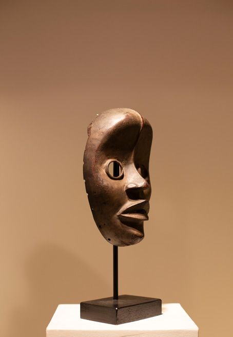 Antiquités africaines | Antiquités africaines | Masque  Dan  - Côte D'Ivoire | Profil gauche  